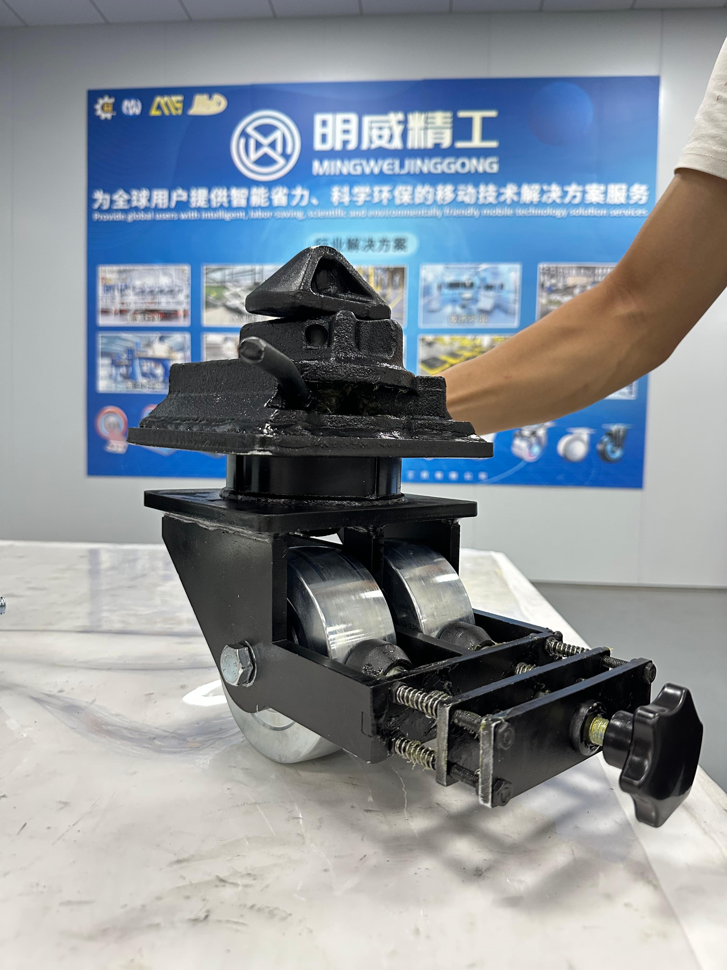 光伏集装箱移动脚轮.jpg